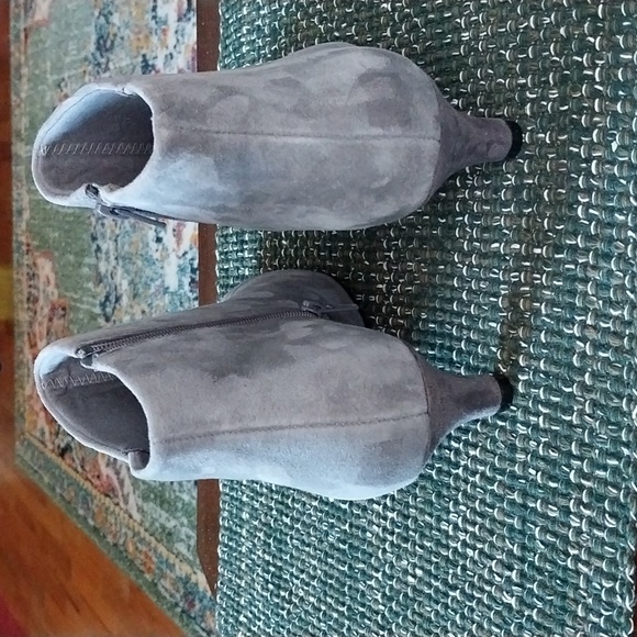 NWOT Clarks Collection Women's Gray Suede Ankle Boots size 9W - Picture 3 of 6